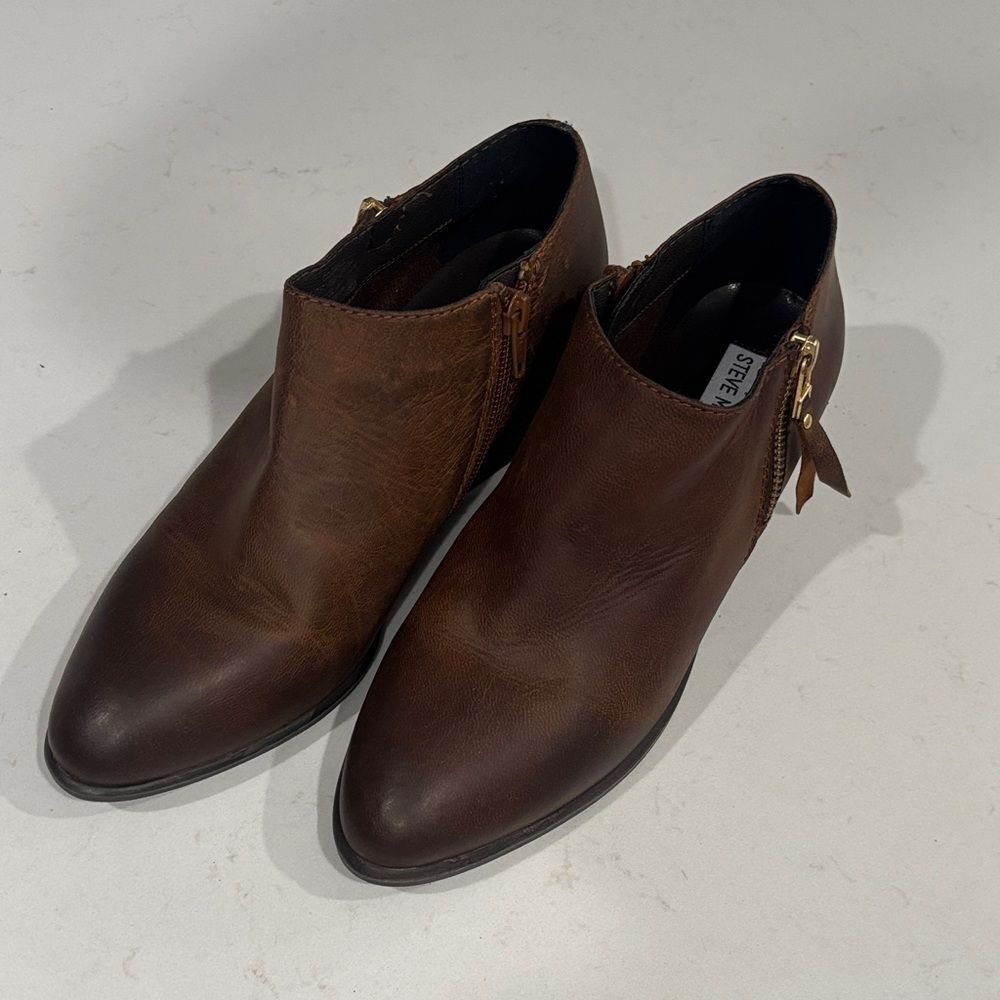 Steve Madden Rosaaa Brown Leather Side Zip Almond Toe Ankle Bootie Size 10